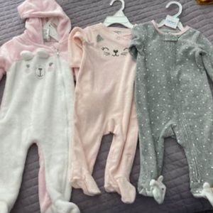 Baby onesies 6m